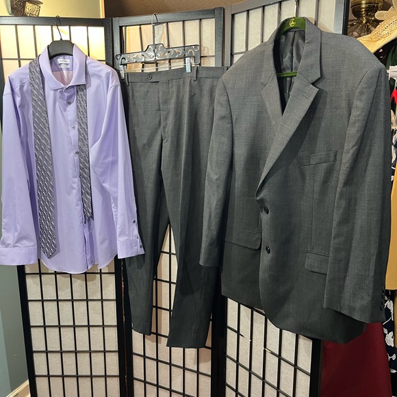 Kenneth Cole Awearness Suit Jacket Kenneth Cole Pants Tie & Calvin Klein Shirt
